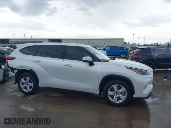 2022 Toyota Highlander LE z VIN 5TDBZRBH1NS216174, wystawiony jako IAAI lot #41903427 z przebiegiem 68 671 mil mil oraz . Historia ofert i sprzedaży dostępna na DreamBid. Obrazek 14.