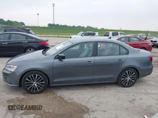 2016 Volkswagen Jetta Sport z VIN 3VWD17AJ8GM292211, wystawiony jako IAAI lot #42371317 z przebiegiem 142 360 mil mil oraz . Historia ofert i sprzedaży dostępna na DreamBid. Obrazek 14.
