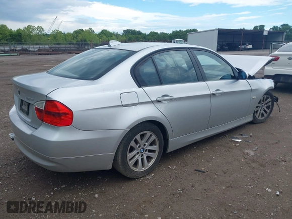 2007 BMW 3 Series 328i с VIN WBAVC535X7FZ77507, выставлен на аукционе IAAI как лот 42230370 с пробегом 167 206 миль миль и . История ставок и продаж доступна на DreamBid. Изображение 4.