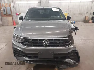 2024 Volkswagen Tiguan SE R-Line Black с VIN 3VV8B7AX8RM090818, выставлен на аукционе IAAI как лот 42123399 с пробегом 10 846 миль миль и . История ставок и продаж доступна на DreamBid. Изображение 13.