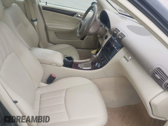 2005 Mercedes-Benz C 240 с VIN WDBRF81J45F616976, выставлен на аукционе IAAI как лот 42686385 с пробегом 49 390 миль миль и . История ставок и продаж доступна на DreamBid. Изображение 5.
