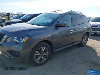 2017 Nissan Pathfinder SV z VIN 5N1DR2MN1HC621133, wystawiony jako IAAI lot #41311239 z przebiegiem 107 851 mil mil oraz . Historia ofert i sprzedaży dostępna na DreamBid. Obrazek 2.