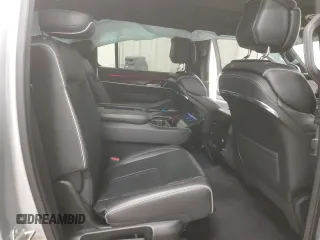 2023 Jeep Grand Wagoneer Series II с VIN 1C4SJSFP2PS556878, выставлен на аукционе Copart как лот 83029574 с пробегом 34 592 миль миль и Списание • Salvage title. История ставок и продаж доступна на DreamBid. Изображение 11.