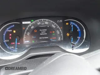 2023 Toyota RAV4 Hybrid XLE Premium z VIN 4T3B6RFV1PU120135, wystawiony jako IAAI lot #42371702 z przebiegiem 27 822 mil mil oraz . Historia ofert i sprzedaży dostępna na DreamBid. Obrazek 7.