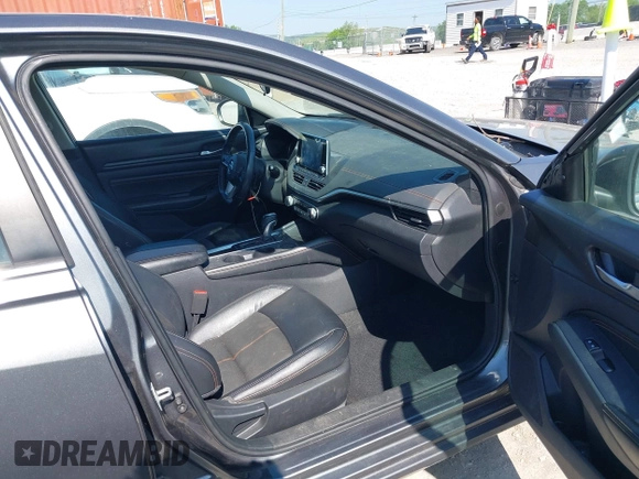 2019 Nissan Altima 2.5 SR with VIN 1N4BL4CV0KC163432, listed as a IAAI auction lot 42130104 with 186,452 mi miles. Bid and sale history available at carsss.com. Image 5.