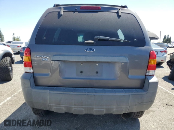 2005 Ford Escape XLT z VIN 1FMYU03155KB11291, wystawiony jako Copart lot #52246495 z przebiegiem Nie podano mil oraz Szkoda całkowita • Salvage title. Historia ofert i sprzedaży dostępna na DreamBid. Obrazek 6.