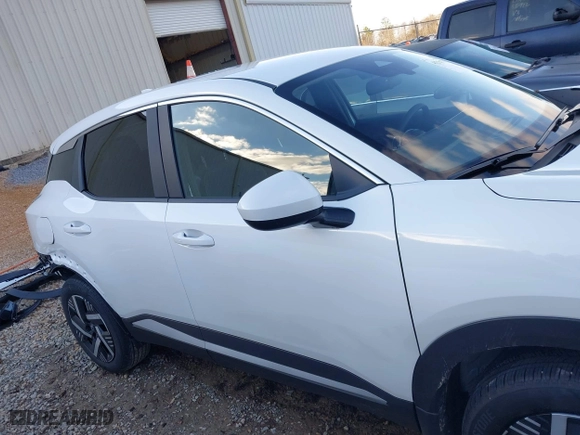 2025 Nissan Kicks SV with VIN 3N8AP6CA2SL333785, listed as a IAAI auction lot 41254783 with 692 mi miles. Bid and sale history available at carsss.com. Image 14.