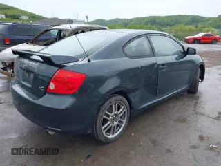 2007 Scion tC Spec z VIN JTKDE177570172801, wystawiony jako IAAI lot #42232540 z przebiegiem 251 571 mil mil oraz . Historia ofert i sprzedaży dostępna na DreamBid. Obrazek 4.