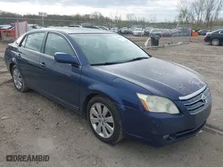 2005 Toyota Avalon XL with VIN 4T1BK36B05U049028, listed as a IAAI auction lot 42094971 with 274,181 mi miles. Bid and sale history available at carsss.com. Image 1.