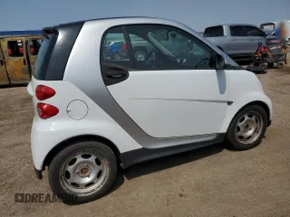 2014 Smart fortwo Pure z VIN WMEEJ3BA5EK779399, wystawiony jako Copart lot #59279785 z przebiegiem 117 204 mil mil oraz Tytuł czysty. Historia ofert i sprzedaży dostępna na DreamBid. Obrazek 3.