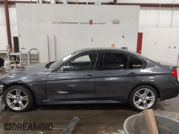 2013 BMW 3 Series 328i xDrive z VIN WBA3B3C55DJ812164, wystawiony jako IAAI lot #42473028 z przebiegiem 140 928 mil mil oraz . Historia ofert i sprzedaży dostępna na DreamBid. Obrazek 15.