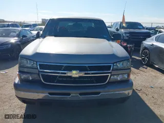 2007 Chevrolet Silverado 1500 Classic LS with VIN 2GCEC13V971114250, listed as a IAAI auction lot 41029240 with 209,671 mi miles. Bid and sale history available at carsss.com. Image 12.