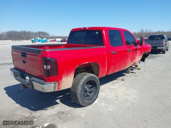 2011 Chevrolet Silverado 1500 LT with VIN 3GCPKSE31BG403653, listed as a IAAI auction lot 41764157 with 207,967 mi miles. Bid and sale history available at carsss.com. Image 4.