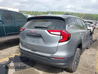 2024 GMC Terrain SLE z VIN 3GKALMEG7RL190649, wystawiony jako IAAI lot #41952934 z przebiegiem 20 473 mil mil oraz . Historia ofert i sprzedaży dostępna na DreamBid. Obrazek 4.