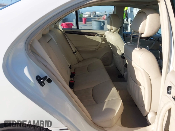 2007 Mercedes-Benz C 280 Luxury z VIN WDBRF54H47A945054, wystawiony jako IAAI lot #41670980 z przebiegiem 119 148 mil mil oraz . Historia ofert i sprzedaży dostępna na DreamBid. Obrazek 8.