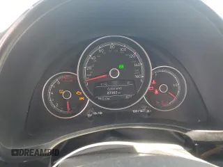 2018 Volkswagen Beetle S z VIN 3VWFD7AT6JM717370, wystawiony jako Copart lot #55814455 z przebiegiem 87 902 mil mil oraz Szkoda całkowita • Salvage title. Historia ofert i sprzedaży dostępna na DreamBid. Obrazek 9.