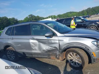 2020 Volkswagen Tiguan S с VIN 3VV1B7AX2LM103166, выставлен на аукционе IAAI как лот 42474802 с пробегом 56 580 миль миль и . История ставок и продаж доступна на DreamBid. Изображение 13.