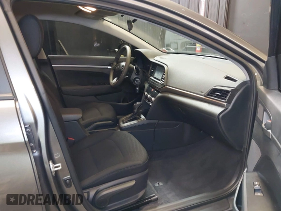 2020 Hyundai Elantra SE z VIN 5NPD74LF4LH521489, wystawiony jako IAAI lot #40638019 z przebiegiem 27 706 mil mil oraz . Historia ofert i sprzedaży dostępna na DreamBid. Obrazek 5.