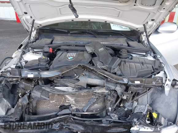 2013 BMW 3 Series 328i xDrive с VIN WBAKF3C52DJ385669, выставлен на аукционе IAAI как лот 42378813 с пробегом 113 897 миль миль и . История ставок и продаж доступна на DreamBid. Изображение 10.