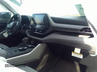 2020 Toyota Highlander LE with VIN 5TDBZRBH6LS048853, listed as a IAAI auction lot 30838868 with 2,013 mi miles and . Bid and sale history available at DreamBid. Image 5.