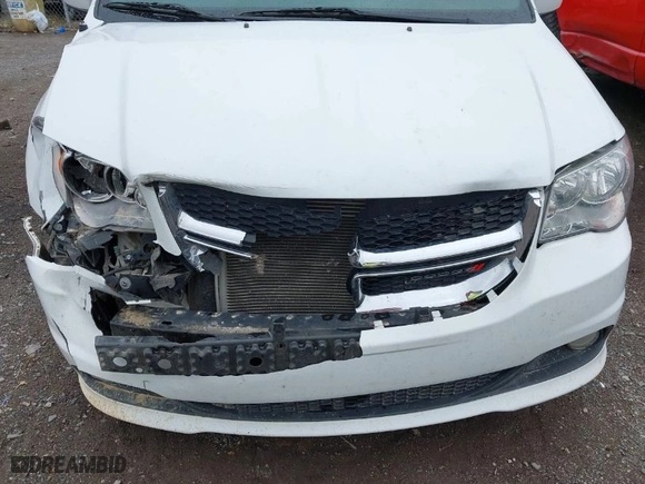 2017 Dodge Grand Caravan SXT with VIN 2C4RDGCG2HR600386, listed as a IAAI auction lot 41696013 with 196,948 mi miles. Bid and sale history available at carsss.com. Image 6.