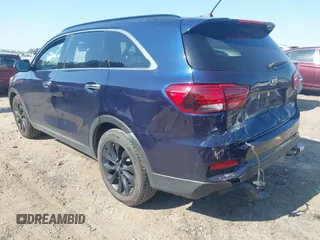 2020 Kia Sorento S z VIN 5XYPG4A58LG695161, wystawiony jako IAAI lot #42060397 z przebiegiem 49 573 mil mil oraz . Historia ofert i sprzedaży dostępna na DreamBid. Obrazek 3.
