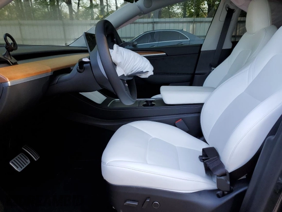 2024 Tesla Model Y Long Range с VIN 7SAYGDEE9RA230998, выставлен на аукционе Copart как лот 51682025 с пробегом Не указан миль и Списание • Salvage title. История ставок и продаж доступна на DreamBid. Изображение 7.