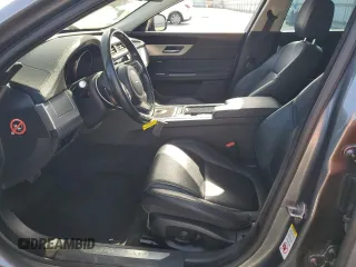 2016 Jaguar XF 35t Prestige with VIN SAJBE4BV8GCY13204, listed as a Copart auction lot 54402355 with 59,030 mi miles and Salvage Title. Bid and sale history available at carsss.com. Image 7.
