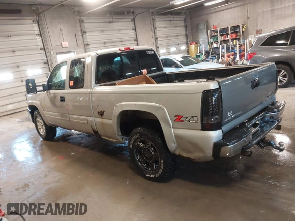 2005 Chevrolet Silverado 1500 Z71 with VIN 1GCEK19B05E163820, listed as a IAAI auction lot 41874394 with Not Provided miles and . Bid and sale history available at DreamBid. Image 3.