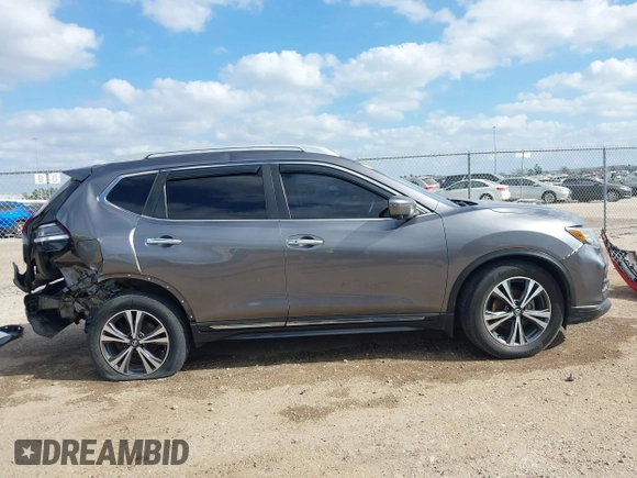 2017 Nissan Rogue SL z VIN 5N1AT2MT0HC881736, wystawiony jako IAAI lot #41506635 z przebiegiem 136 389 mil mil oraz . Historia ofert i sprzedaży dostępna na DreamBid. Obrazek 13.