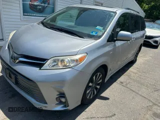 2018 Toyota Sienna XLE с VIN 5TDDZ3DC2JS195594, выставлен на аукционе Copart как лот 62231235 с пробегом 212 594 миль миль и Чистый • Clean title. История ставок и продаж доступна на DreamBid. Изображение 1.