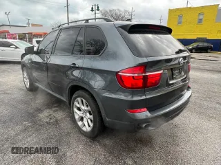 2011 BMW X5 35i with VIN 5UXZV4C58BL401755, listed as a Copart auction lot 49190535 with 104,082 mi miles and Clean Title. Bid and sale history available at carsss.com. Image 3.