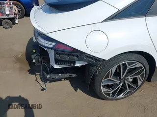 2023 Hyundai Ioniq 6 SEL z VIN KMHM34AA0PA028579, wystawiony jako IAAI lot #42171621 z przebiegiem 24 606 mil mil oraz . Historia ofert i sprzedaży dostępna na DreamBid. Obrazek 22.