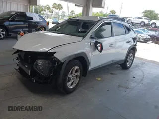 2023 Hyundai Tucson SEL z VIN KM8JBCAE8PU246450, wystawiony jako IAAI lot #42367159 z przebiegiem 20 449 mil mil oraz . Historia ofert i sprzedaży dostępna na DreamBid. Obrazek 2.
