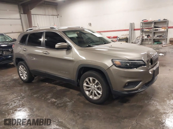2019 Jeep Cherokee Latitude with VIN 1C4PJMCX3KD356109, listed as a IAAI auction lot 41211181 with 84,072 mi miles. Bid and sale history available at carsss.com. Image 1.