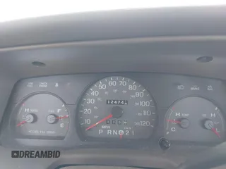 2001 Mercury Grand Marquis GS z VIN 2MEFM74W41X702619, wystawiony jako IAAI lot #42323749 z przebiegiem 124 748 mil mil oraz . Historia ofert i sprzedaży dostępna na DreamBid. Obrazek 7.
