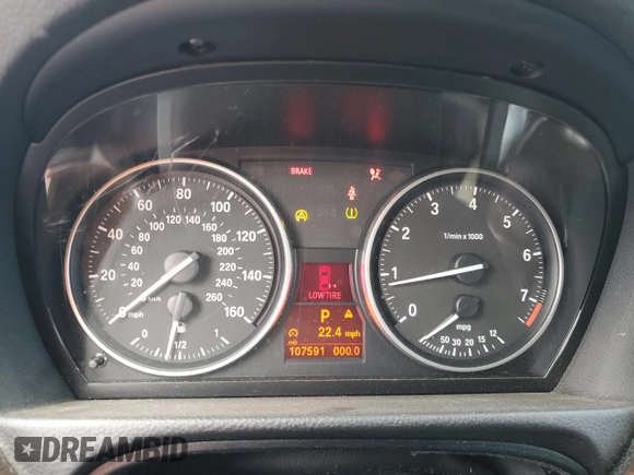 2011 BMW 3 Series 328i z VIN WBAPH5C58BA444037, wystawiony jako Copart lot #62957135 z przebiegiem 107 591 mil mil oraz Szkoda całkowita • Salvage title. Historia ofert i sprzedaży dostępna na DreamBid. Obrazek 9.