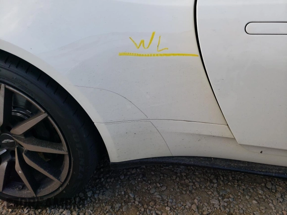 2019 Aston Martin DB11 V8 z VIN SCFRMFAW0KGL05298, wystawiony jako Copart lot #73723684 z przebiegiem Nie podano mil oraz Nie do naprawy. Historia ofert i sprzedaży dostępna na DreamBid. Obrazek 12.