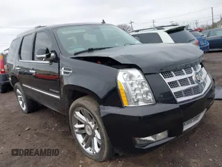 2013 Cadillac Escalade Platinum Edition with VIN 1GYS4DEF0DR260640, listed as a IAAI auction lot 41816127 with 152,649 mi miles. Bid and sale history available at carsss.com. Image 1.