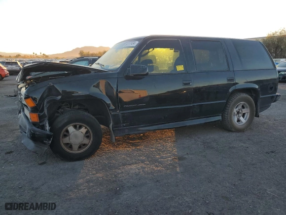2000 Chevrolet Tahoe Limited with VIN 1GNEC13R5YR162329, listed as a Copart auction lot 84117434 with 177,241 mi miles and Salvage Title. Bid and sale history available at carsss.com. Image 1.