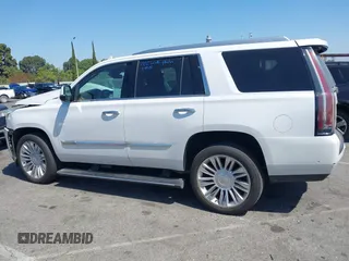2017 Cadillac Escalade Platinum z VIN 1GYS4DKJ4HR223704, wystawiony jako IAAI lot #42303763 z przebiegiem 82 971 mil mil oraz . Historia ofert i sprzedaży dostępna na DreamBid. Obrazek 14.