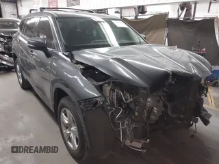 2021 Toyota Highlander L z VIN 5TDCZRBH2MS146641, wystawiony jako IAAI lot #42237613 z przebiegiem 68 480 mil mil oraz . Historia ofert i sprzedaży dostępna na DreamBid. Obrazek 1.