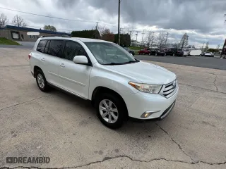 2011 Toyota Highlander with VIN 5TDBK3EH7BS055855, listed as a Copart auction lot 53633125 with 185,222 mi miles and Clean Title. Bid and sale history available at carsss.com. Image 1.