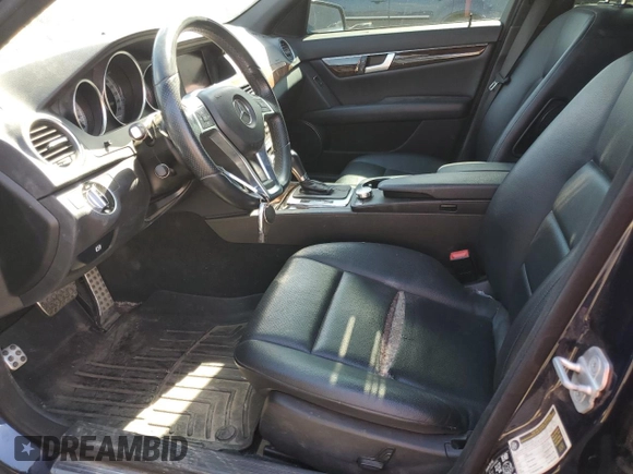 2013 Mercedes-Benz C 300 Sport z VIN WDDGF8AB6DA836770, wystawiony jako Copart lot #59181105 z przebiegiem 153 471 mil mil oraz Szkoda całkowita • Salvage title. Historia ofert i sprzedaży dostępna na DreamBid. Obrazek 7.