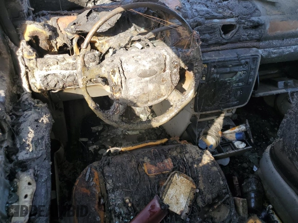 2004 Ford Freestar SE z VIN 2FMZA51674BB22374, wystawiony jako Copart lot #57065105 z przebiegiem Nie podano mil oraz Szkoda całkowita • Salvage title. Historia ofert i sprzedaży dostępna na DreamBid. Obrazek 8.