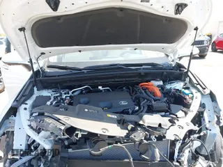 2025 Lexus NX 450h+ Luxury z VIN JTJHKCFZ0S2057811, wystawiony jako IAAI lot #42369138 z przebiegiem 1 962 mil mil oraz . Historia ofert i sprzedaży dostępna na DreamBid. Obrazek 10.