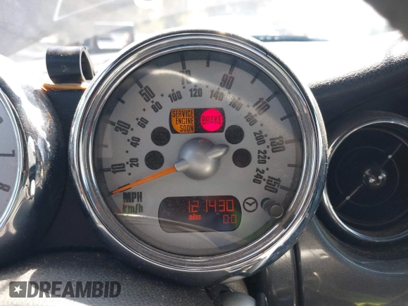 2005 MINI Convertible S с VIN WMWRH33435TF81760, выставлен на аукционе IAAI как лот 41993851 с пробегом 121 430 миль миль и . История ставок и продаж доступна на DreamBid. Изображение 7.