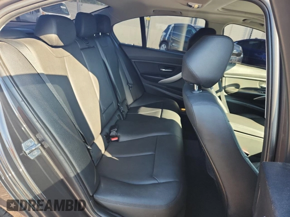 2013 BMW 3 Series 328i xDrive z VIN WBA3B5G53DNS02777, wystawiony jako Copart lot #61685255 z przebiegiem 187 559 mil mil oraz Szkoda całkowita • Salvage title. Historia ofert i sprzedaży dostępna na DreamBid. Obrazek 10.