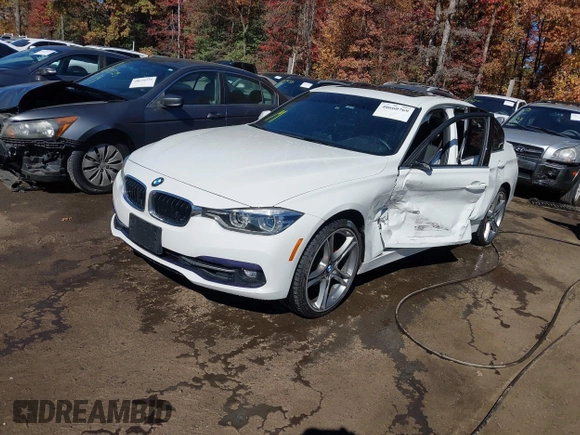 2018 BMW 3 Series 330i xDrive with VIN WBA8D9G54JNU72412, listed as a IAAI auction lot 40660769 with 58,668 mi miles. Bid and sale history available at carsss.com. Image 2.