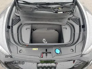 2022 Audi e-tron GT Premium Plus z VIN WAUCJBFW6N7005183, wystawiony jako Copart lot #48928955 z przebiegiem 58 325 mil mil oraz Szkoda całkowita • Salvage title. Historia ofert i sprzedaży dostępna na DreamBid. Obrazek 12.